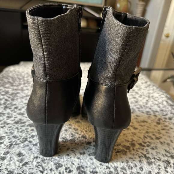 AEROSOLES Color-Block Chunky Heel Ankle Boots - Picture 4 of 8